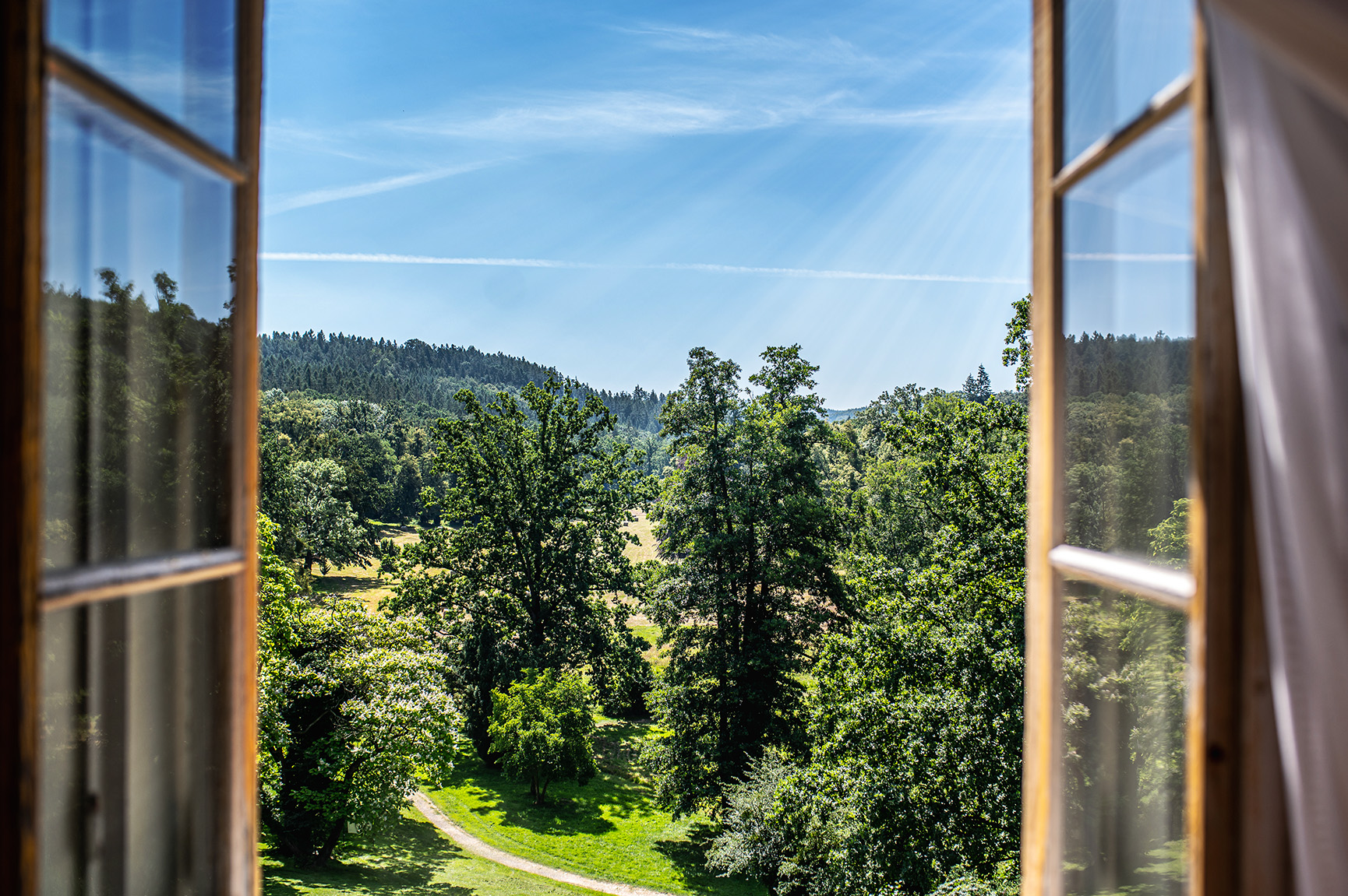 Zámecky park láká k procházkám